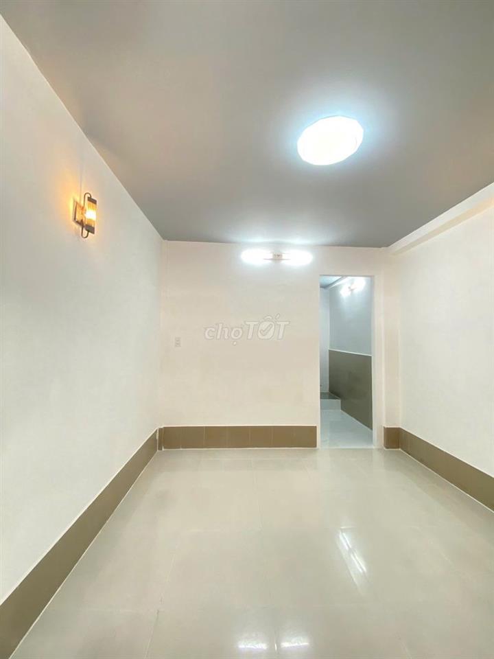 Bán nhà mới đẹp hẻm 4m – đường Trần Phú, Quận 5. Giá chỉ : 4.9 tỷ