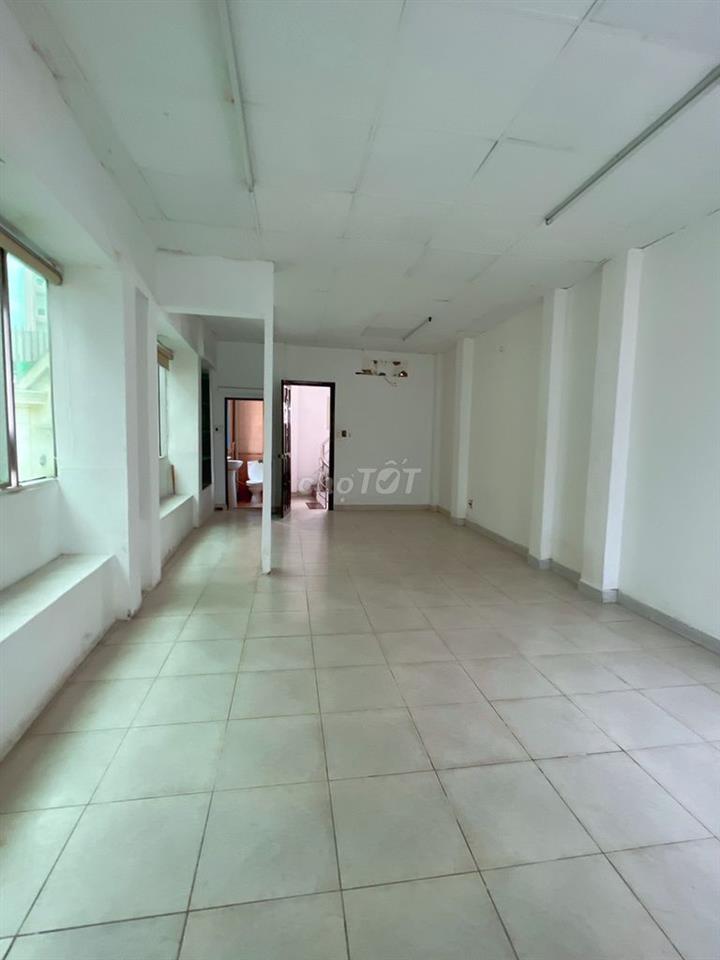 Bán gấp nhà góc 2MT Trần Hưng Đạo, P.7, Q.5 – 5 tầng lầu. Có HĐ thuê.
