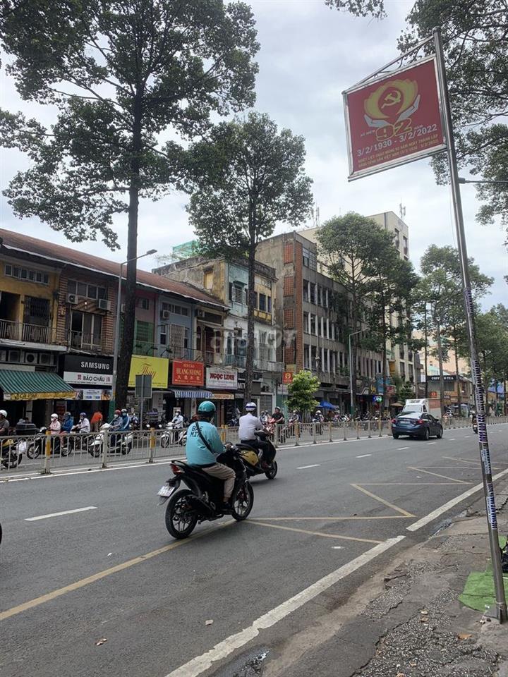 Bán gấp nhà góc 2MT Trần Hưng Đạo, P.7, Q.5 – 5 tầng lầu. Có HĐ thuê.