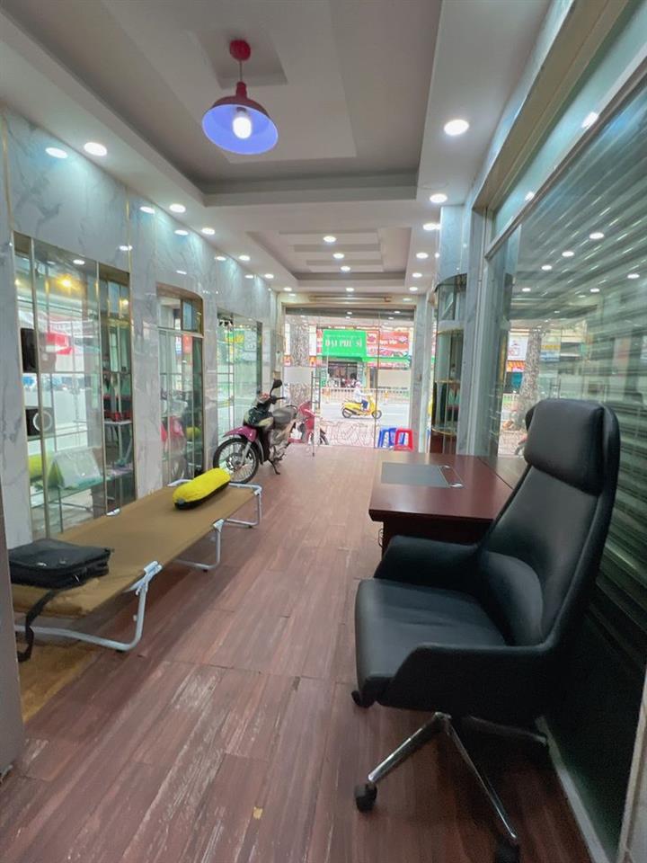 Bán gấp nhà góc 2MT Trần Hưng Đạo, P.7, Q.5 – 5 tầng lầu. Có HĐ thuê.
