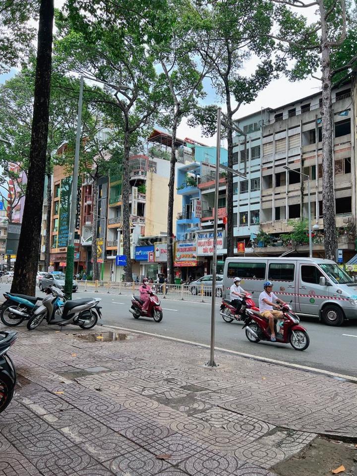 Bán gấp nhà góc 2MT Trần Hưng Đạo, P.7, Q.5 – 5 tầng lầu. Có HĐ thuê.
