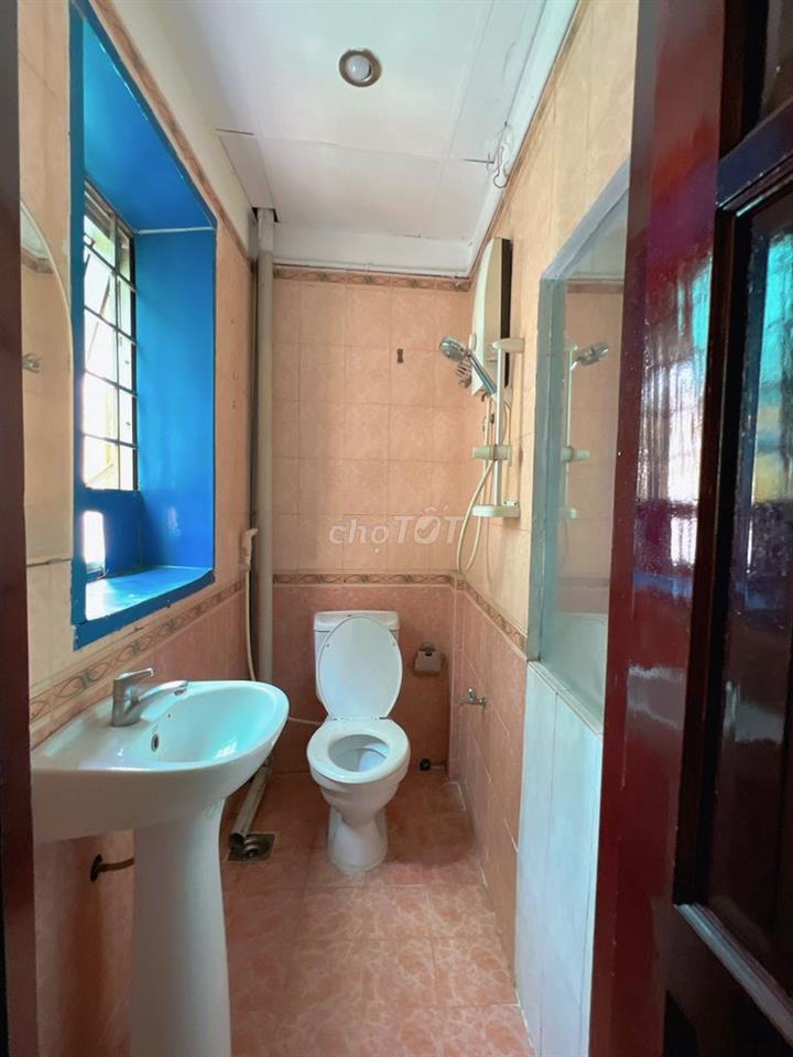 Bán gấp nhà góc 2MT Trần Hưng Đạo, P.7, Q.5 – 5 tầng lầu. Có HĐ thuê.
