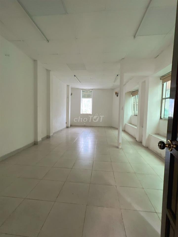Bán gấp nhà góc 2MT Trần Hưng Đạo, P.7, Q.5 – 5 tầng lầu. Có HĐ thuê.