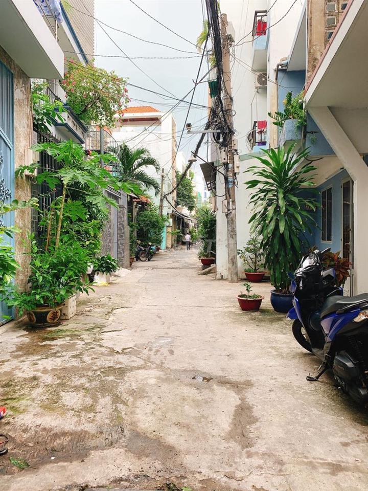 BÁN GẤP NHÀ HẺM XE HƠI 8M – Âu Cơ ngay vòng xoay Lê Đại Hành.