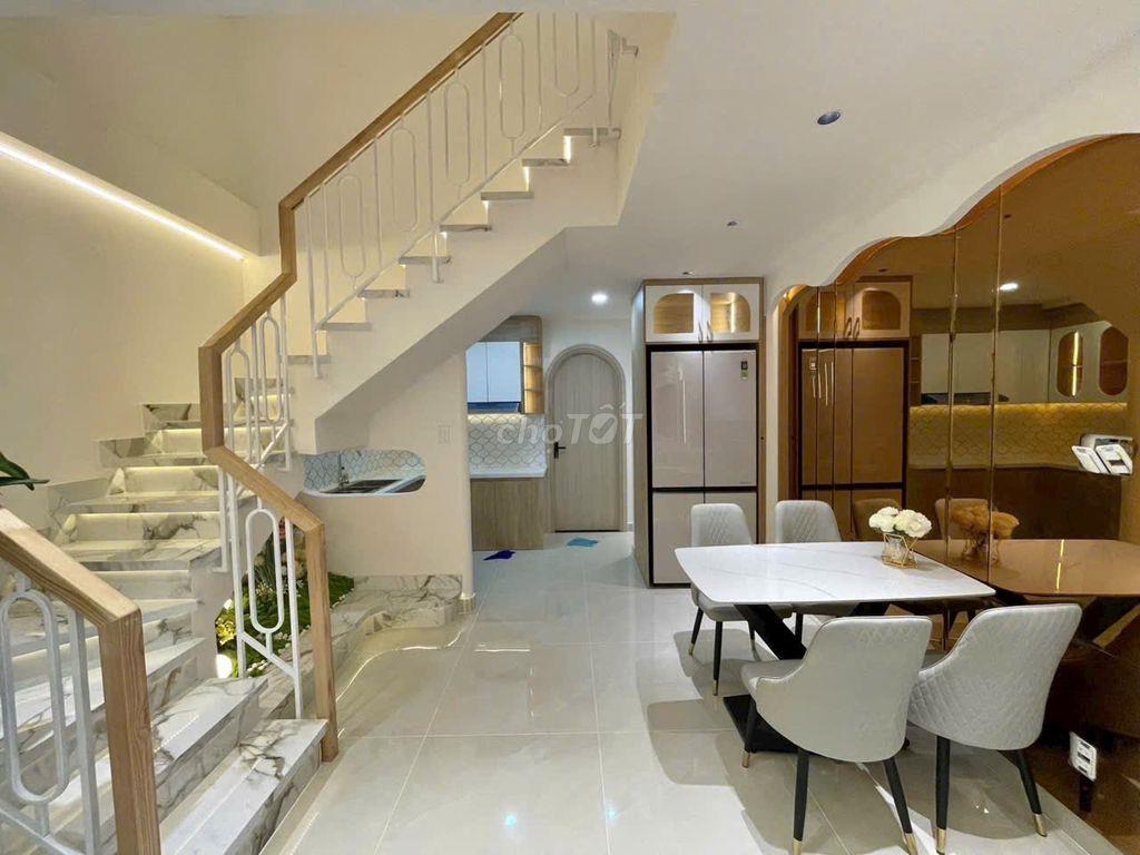 Hẻm Xe Hơi. Nhà mới 100%. Full nội thất cao cấp. 50m² đất.