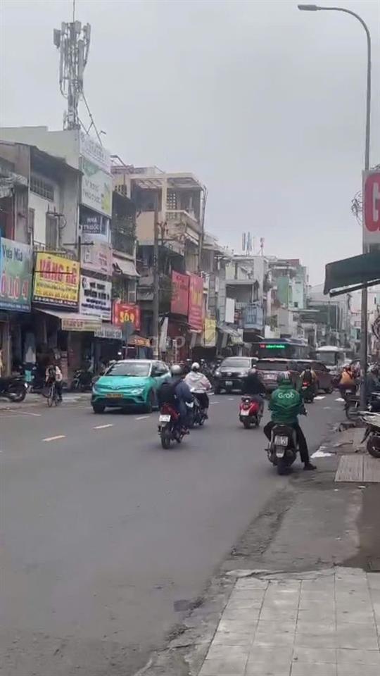 Mặt Tiền Kinh Doanh – đường Lạc Long Quân. Ngay chợ vải Tân Bình.