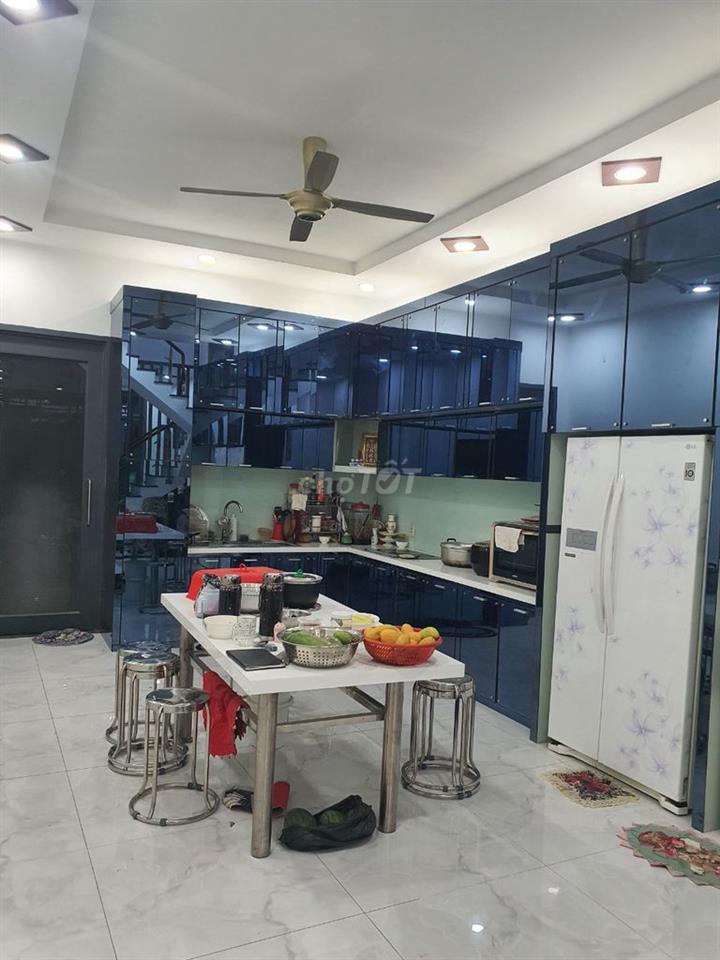 Nhà thuê HXH 8m - Đường Nguyễn Đình Chiểu, P.5, Q.3 - 5 tầng 5pn, 3wc