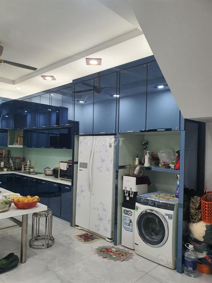 Nhà thuê HXH 8m - Đường Nguyễn Đình Chiểu, P.5, Q.3 - 5 tầng 5pn, 3wc