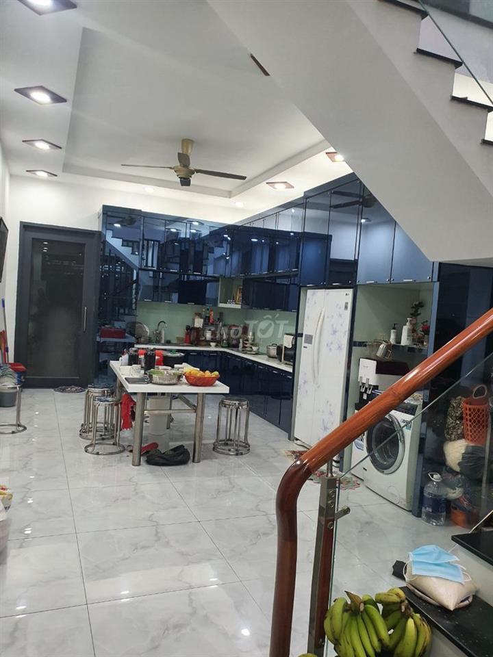 Nhà thuê HXH 8m - Đường Nguyễn Đình Chiểu, P.5, Q.3 - 5 tầng 5pn, 3wc