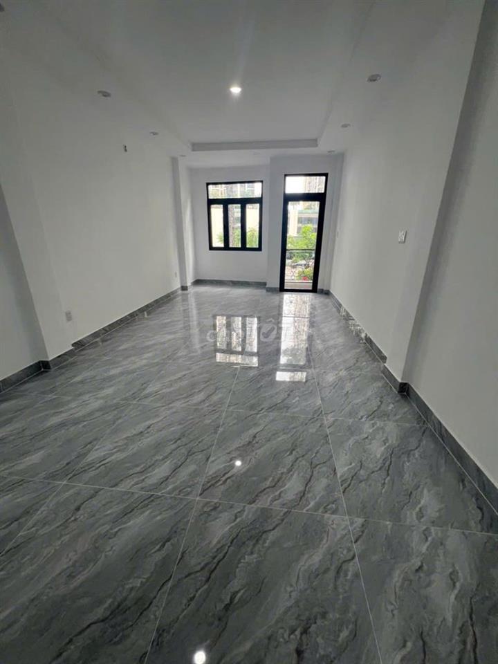Mặt tiền Kinh Doanh – Đường 3/2, P11 Q.10 – 5 tầng. Đối diện Hà Đô