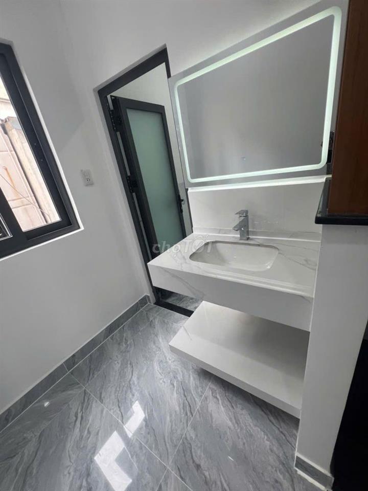 Mặt tiền Kinh Doanh – Đường 3/2, P11 Q.10 – 5 tầng. Đối diện Hà Đô