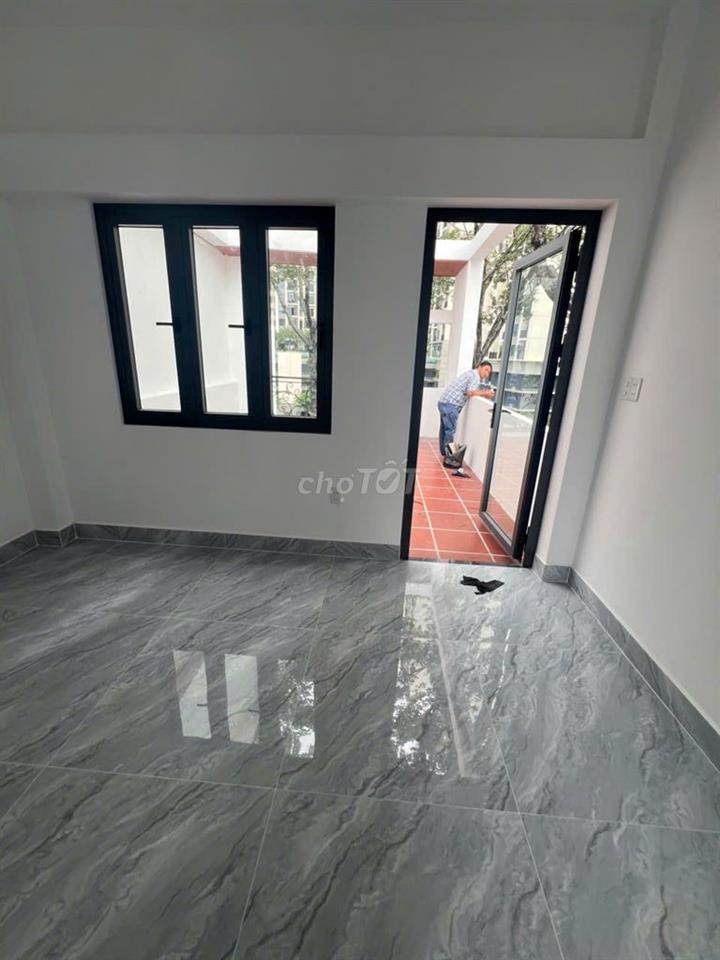 Mặt tiền Kinh Doanh – Đường 3/2, P11 Q.10 – 5 tầng. Đối diện Hà Đô