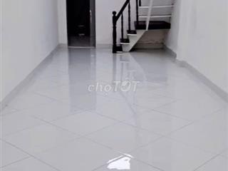 Cho thuê nhà sát mặt tiền đường Trường Chinh, P.4, Tân Bình