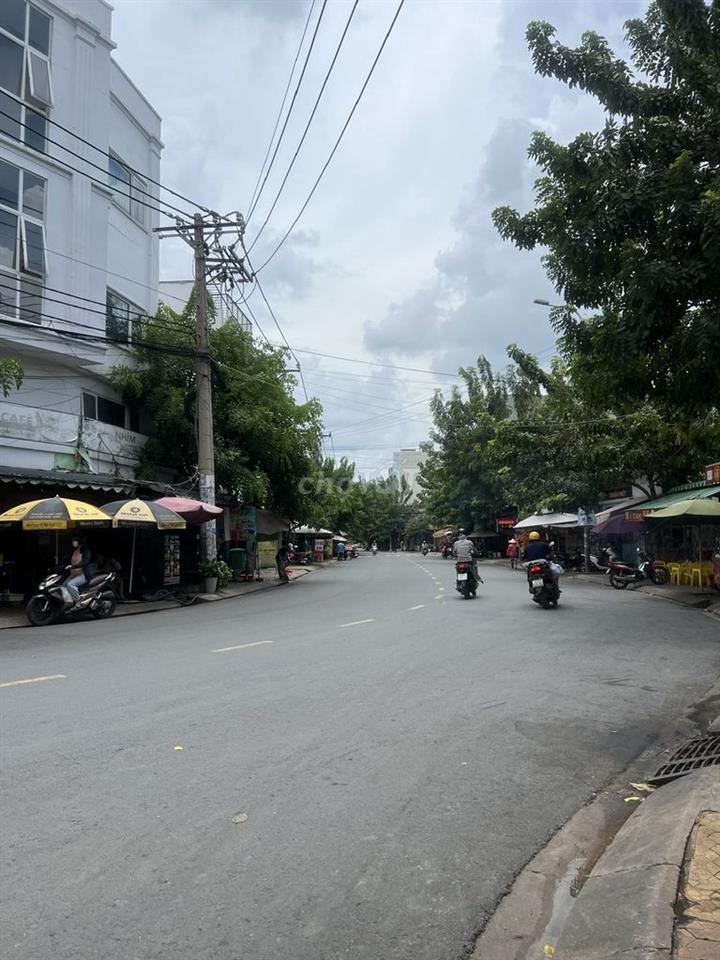 Nhà hẻm ba gác đường Nguyễn Phúc Chu. 4.65m x 25m. DT đất 117m.
