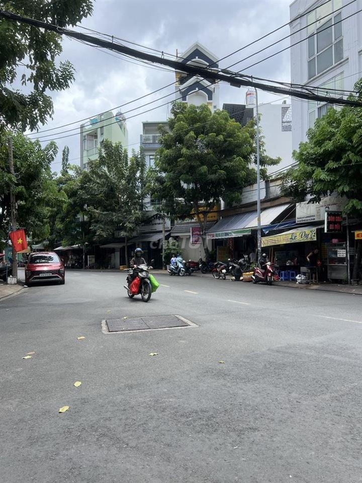 Nhà hẻm ba gác đường Nguyễn Phúc Chu. 4.65m x 25m. DT đất 117m.