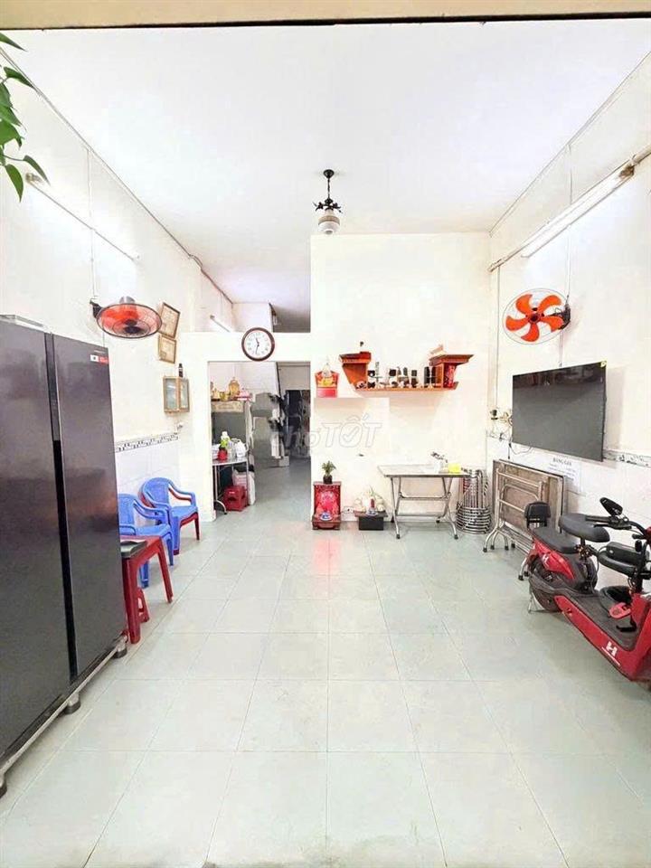 Nhà mặt tiền đường Ca Văn Thỉnh, P11, Tân Bình. 4.3m x 18m. NH 4,5m.