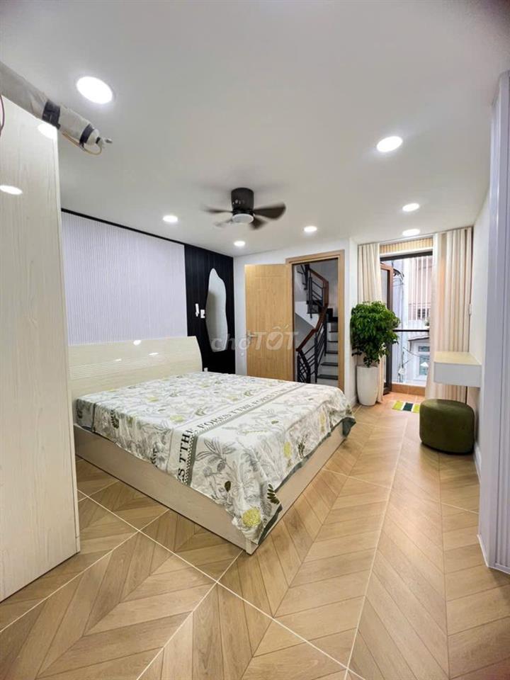 Bán nhà 4 tầng mới đẹp. Full nội thất. 23.3m2. Quận 1. Giá chỉ 4,5 tỷ