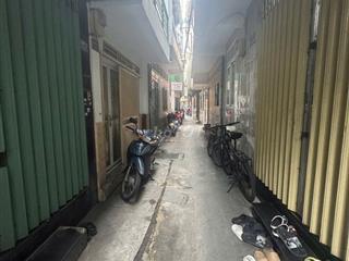 Cho thuê nhà sát mặt tiền đường Trần Khắc Chân, Q.1. 3 lầu Có nội thất