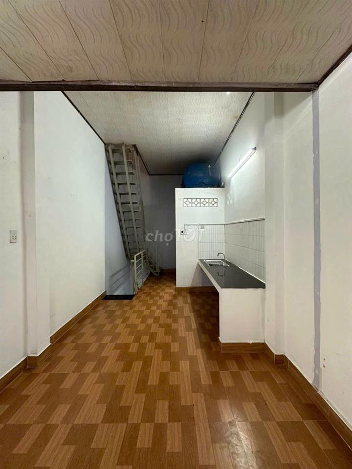 Bán nhà hẻm rộng 4m - quận 10. DT : 38m vuông. Giá : 5,2 tỷ