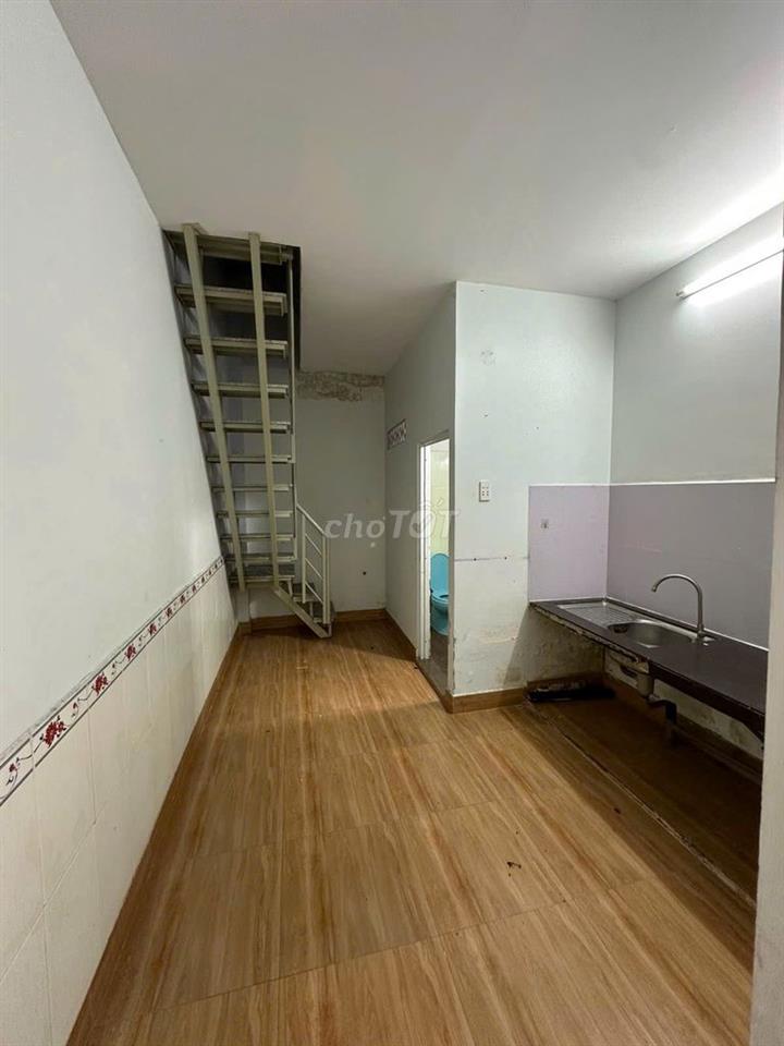 Bán nhà hẻm rộng 4m - quận 10. DT : 38m vuông. Giá : 5,2 tỷ
