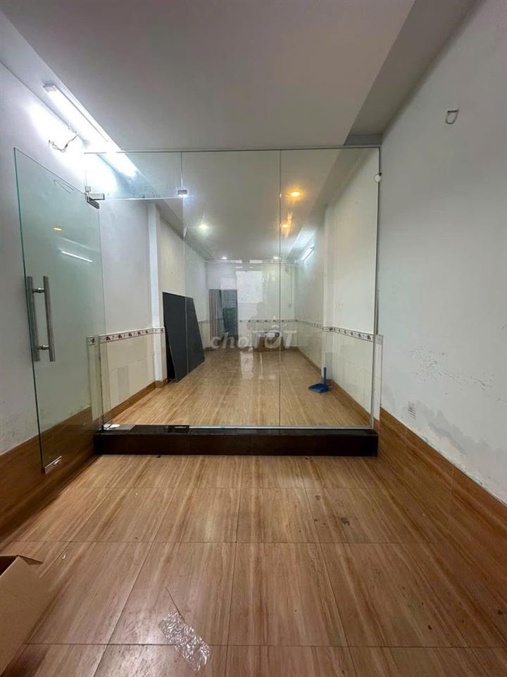 Bán nhà hẻm rộng 4m - quận 10. DT : 38m vuông. Giá : 5,2 tỷ