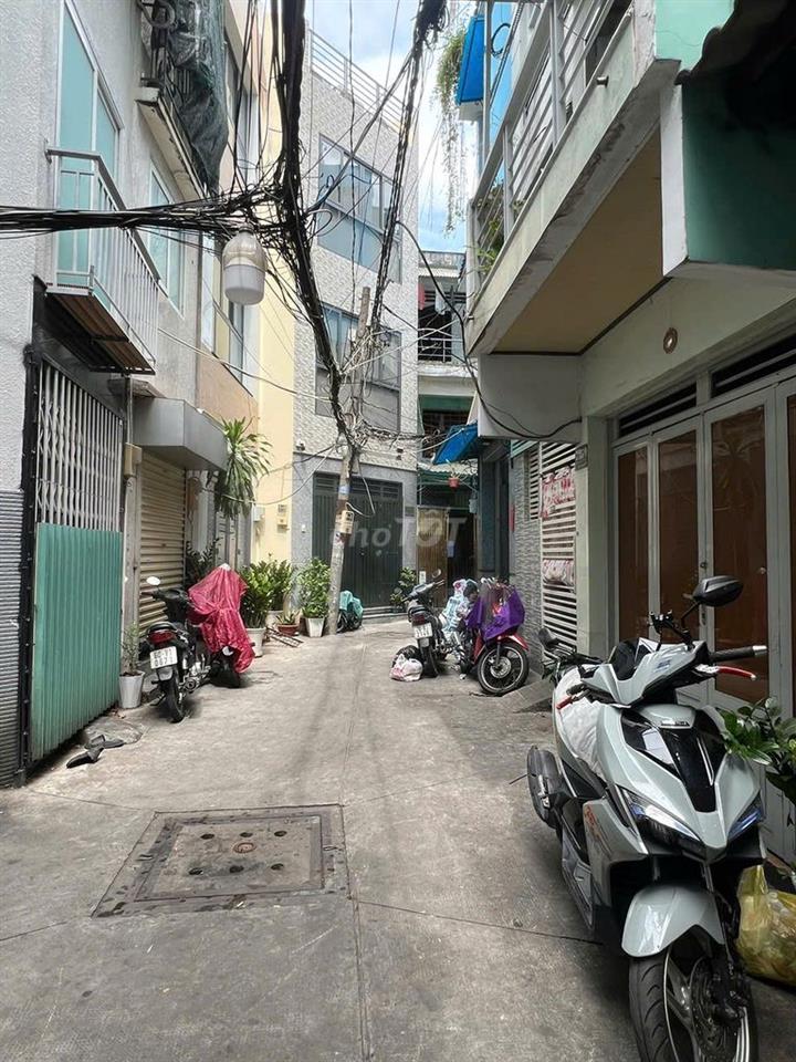 Bán nhà hẻm rộng 4m - quận 10. DT : 38m vuông. Giá : 5,2 tỷ