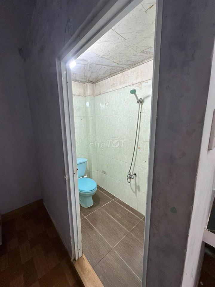 Bán nhà hẻm rộng 4m - quận 10. DT : 38m vuông. Giá : 5,2 tỷ