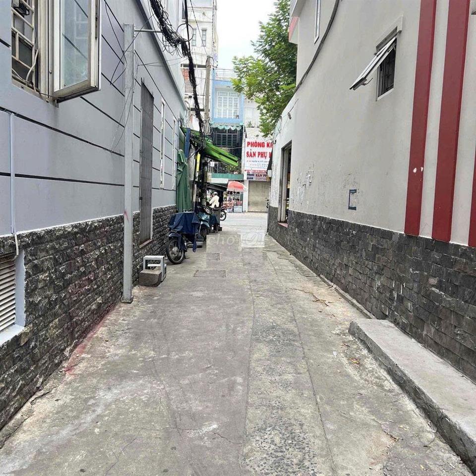 Bán nhà Sát mặt tiền đường Âu Cơ, P14, Q11. 3,5m x 13m. 4.9 tỷ.
