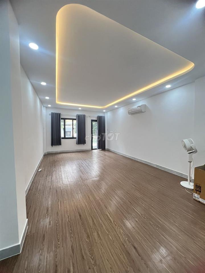 Giảm nhanh 300 triệu. Từ 8,7 tỷ - 8,4 tỷ. Mặt tiền đường Trần Phú, Q5