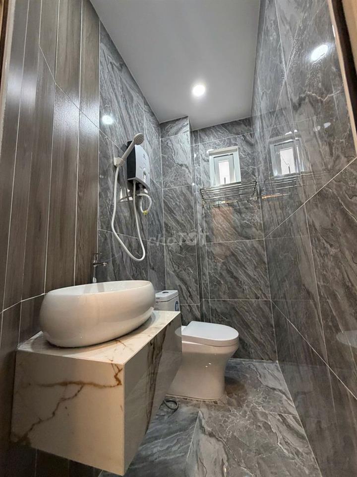Bán nhà mới đẹp hẻm xe hơi 4m - gần mặt tiền Nguyễn Trãi, P2, Q5