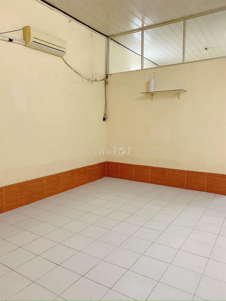 Hẻm Xe Hơi. Nhà cấp 4. Quận 10. mới 100%. 70m² đất. Giá bán 180tr/m