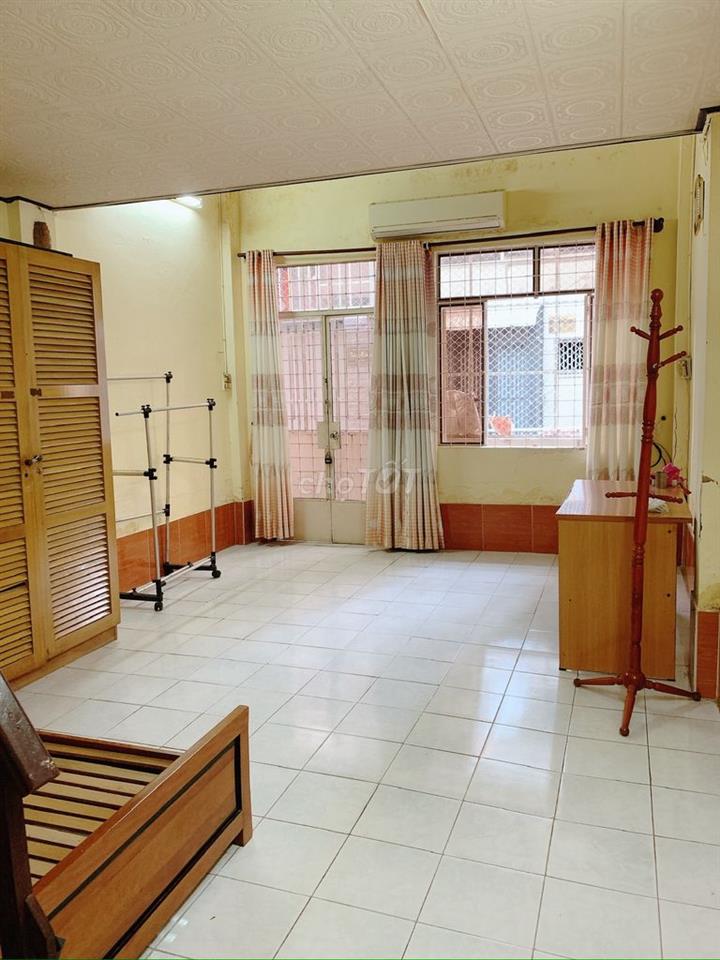 Hẻm Xe Hơi. Nhà cấp 4. Quận 10. mới 100%. 70m² đất. Giá bán 180tr/m