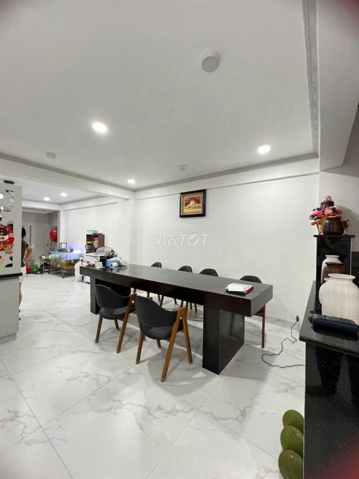 Nhà mới đẹp 100m² đất. Hẻm Xe Hơi sát chợ Tân Bình giáp Quận 10