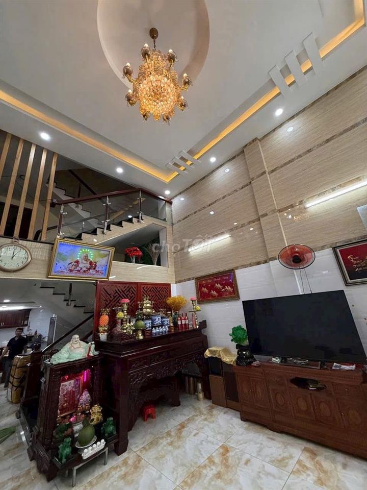 Bán nhà mặt tiền Thủ Khoa Huân. Ngay chợ vải Tân Bình. 75m vuông