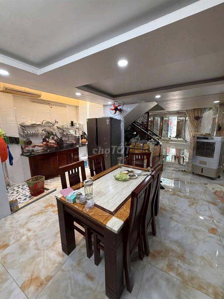 Bán nhà mặt tiền Thủ Khoa Huân. Ngay chợ vải Tân Bình. 75m vuông