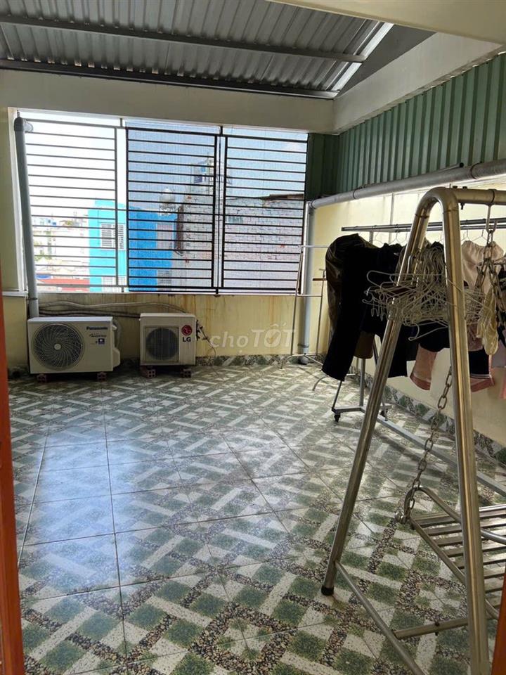 bán nhà ngay chợ Ông Địa - Lý Thường Kiệt. Đường rộng 8m. 60m vuông