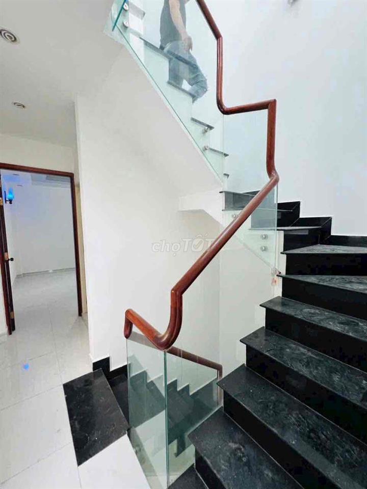 BÁN NHÀ HẺM 4M CMT8 QUẬN 10 DT 3.15 x 13.5 40m2 5 TẦNG GIÁ 7.5 TỶ TL