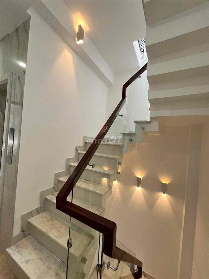 BÁN NHÀ HẺM 4M CMT8 QUẬN 3 DT 3.2 x 12 33m2 5 TẦNG GIÁ 8.9 TỶ TL