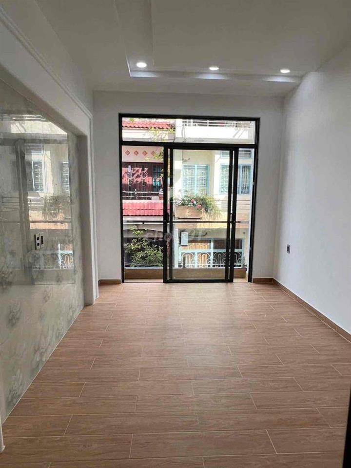 BÁN NHÀ HẺM 4M CMT8 QUẬN 3 DT 3.2 x 12 33m2 5 TẦNG GIÁ 8.9 TỶ TL