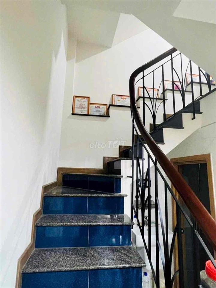 BÁN NHÀ HẼM XE HƠI NGUYỄN ĐÌNH CHIỄU Q3 DT 3.5 x 10 35m2 5 TẦNG 10.9 T