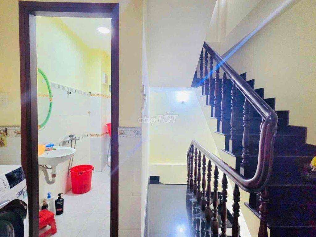 BÁN NHÀ HẼM 10M CMT8 QUẬN 3 DT 3.5 x 9 30m2 6 TẦNG GIÁ 10 TỶ TL