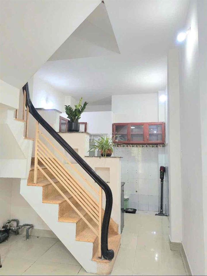 BÁN NHÀ NGUYỄN VĂN CỪ QUẬN 1 DT 3x9 27m2 4 TẦNG GIÁ 5.5 TỶ TL