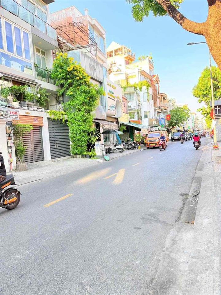 BÁN NHÀ MẶT TIỀN HOÀ HƯNG QUẬN 10 DT 5.25m x 12m 5 TẦNG GIÁ 17 TỶ