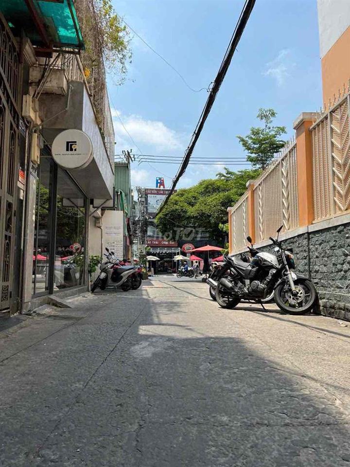 BÁN NHÀ HẼM XE HƠI 6M CMT8 P11 QUẬN 3 DT 3 x 9 27m2 2 TẦNG GIÁ 5.2 TỶ