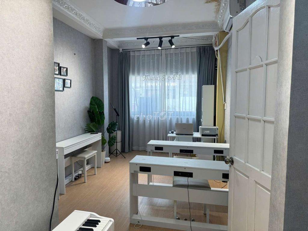 nhà mặt tiền đường,4 tầng giá 9,8ty có thương lượng 