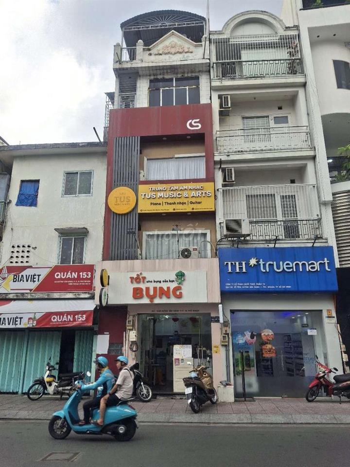 cho thuê nhà mặt tiền đường Huỳnh Văn bánh 4 tầng, sân thượng 