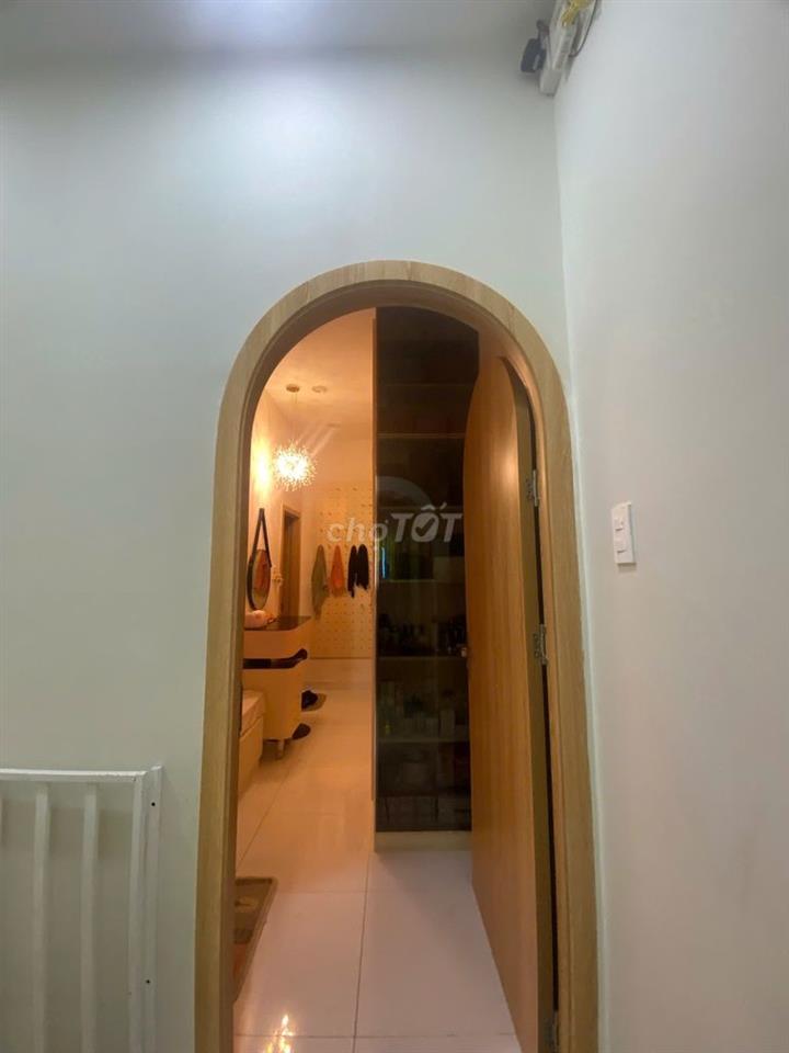 NHÀ ĐẸP LÊ HỒNG PHONG Q.10- ĐẤT NỞ HẬU- CHỦ THIỆN CHÍ- VÀI BƯỚC RA MT