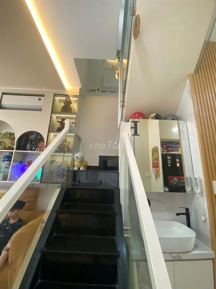NHÀ ĐẸP LÊ HỒNG PHONG Q.10- ĐẤT NỞ HẬU- CHỦ THIỆN CHÍ- VÀI BƯỚC RA MT