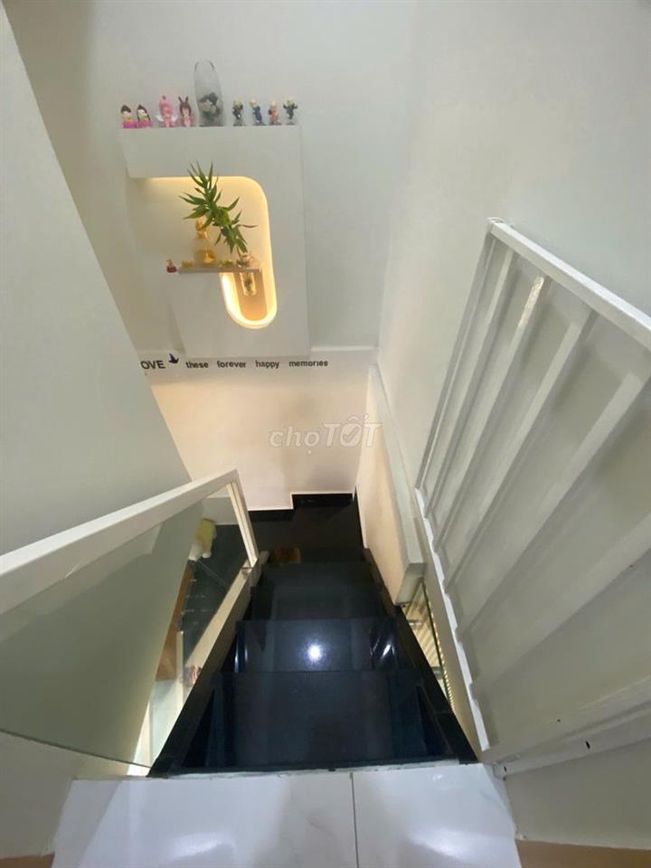 NHÀ ĐẸP LÊ HỒNG PHONG Q.10- ĐẤT NỞ HẬU- CHỦ THIỆN CHÍ- VÀI BƯỚC RA MT