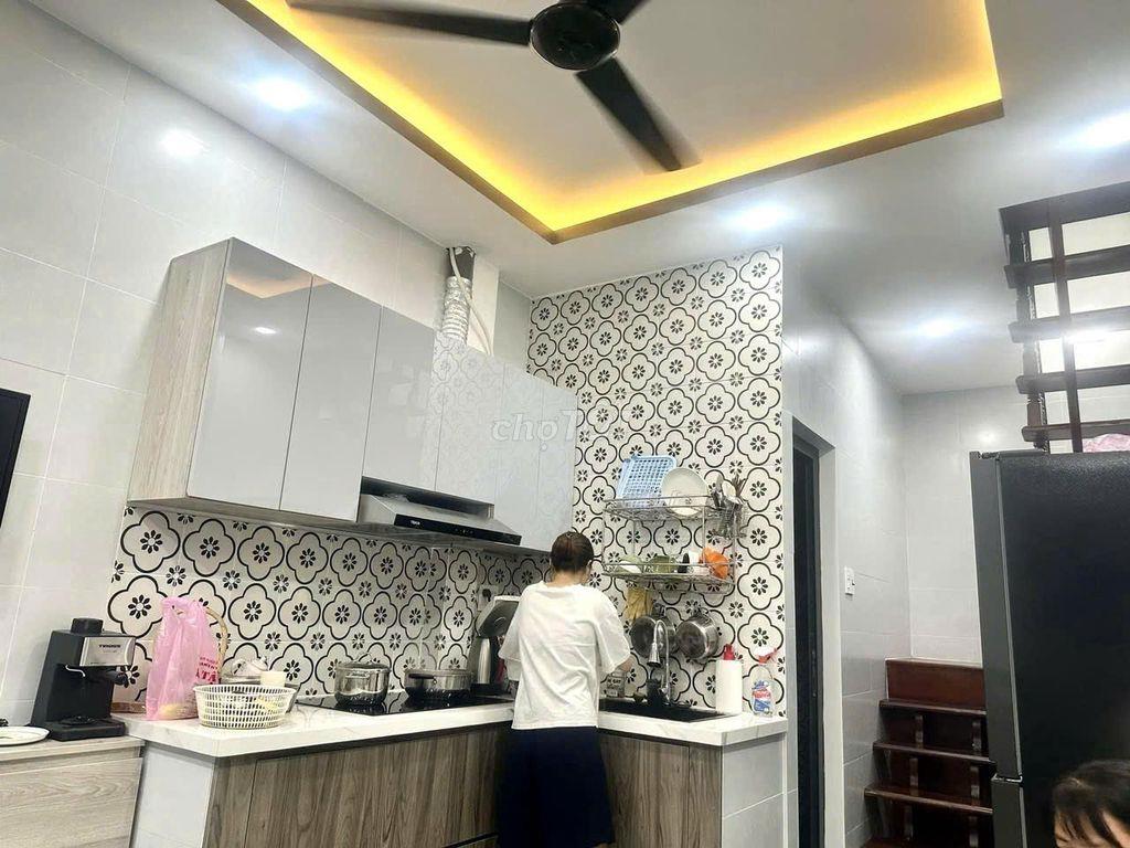 NHÀ ĐẸP CMT8 Q.10- TUYẾN METRO 2- HẺM 3M5, ĐẤT NỞ HẬU- FULL NỘI THẤT